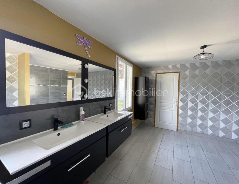 Maison - 246 m² - 8 pièces