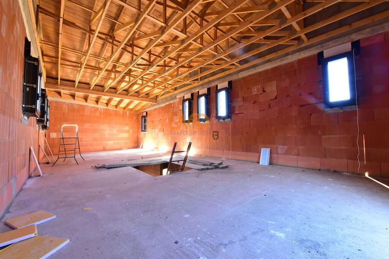 Maison - 196 m² - 5 pièces