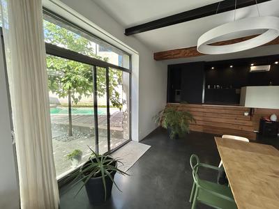 Maison - 239 m² - 5 pièces