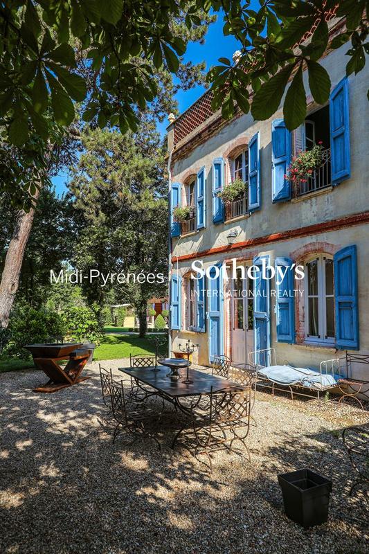 Maison - 1 000 m² - 20 pièces