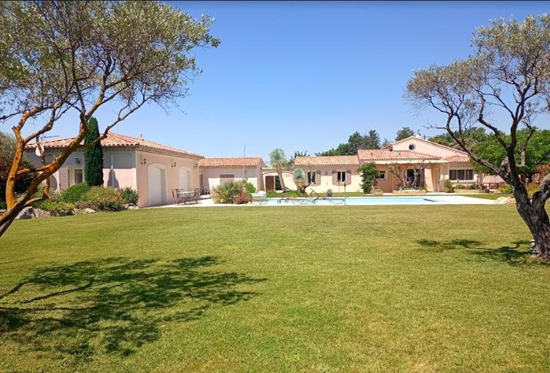 Propriété - 338 m² - 11 pièces