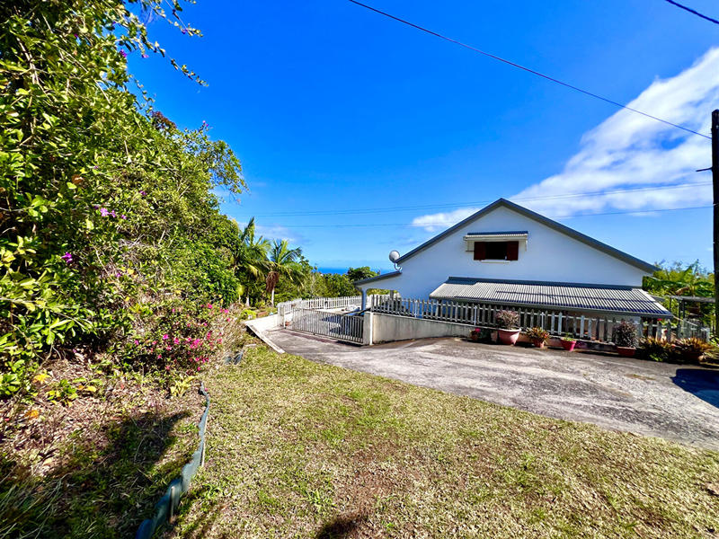 Maison - 280 m² - 8 pièces