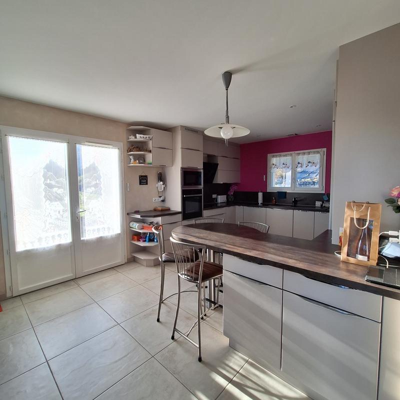 Maison - 235 m² - 7 pièces