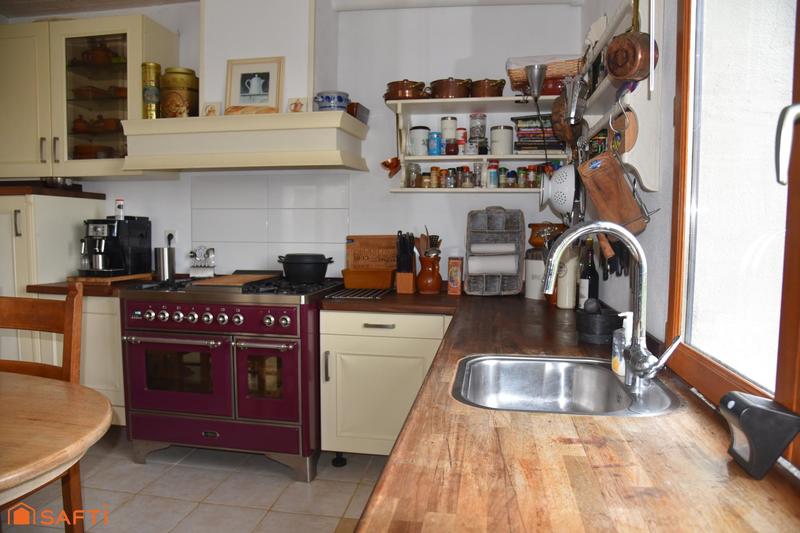 Maison - 240 m² - 8 pièces