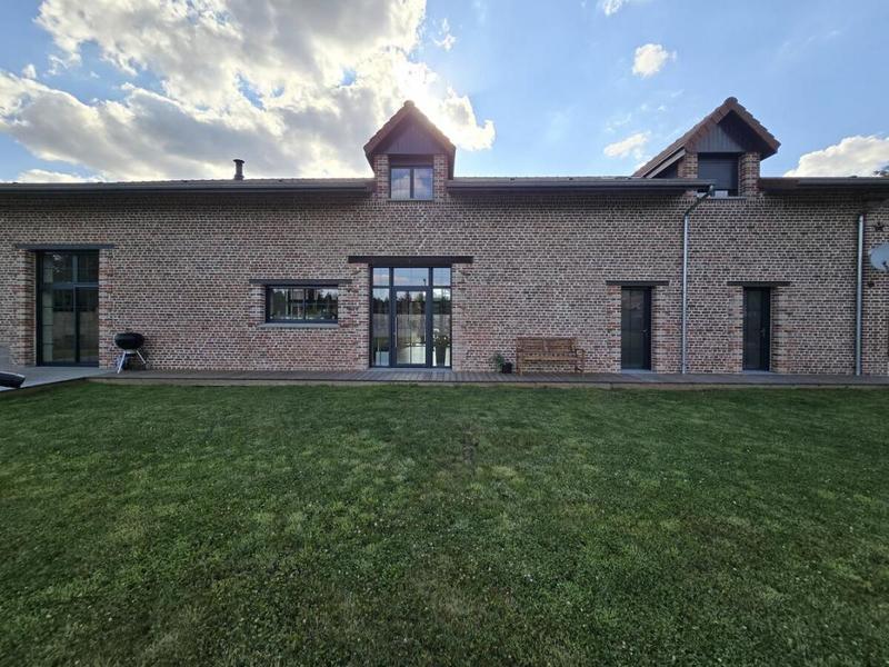 Maison - 295 m² - 9 pièces