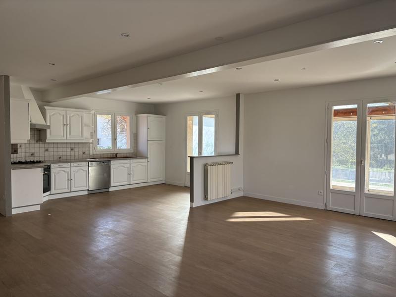 Maison traditionnelle - 145 m² - 8 pièces