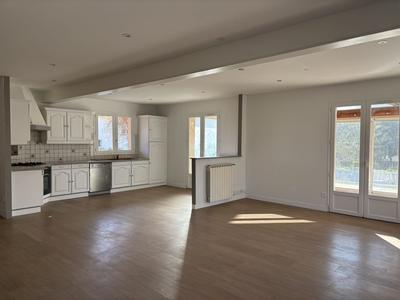 Maison traditionnelle - 145 m² - 8 pièces