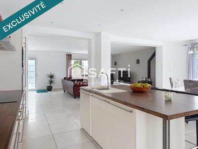 Maison - 200 m² - 7 pièces