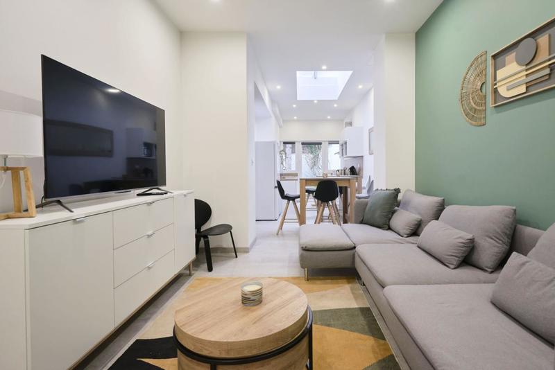 Maison - 143 m² - 9 pièces