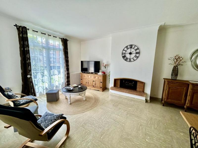 Maison - 224 m² - 6 pièces