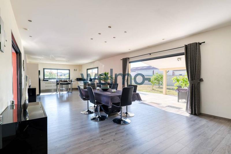 Maison - 300 m² - 8 pièces