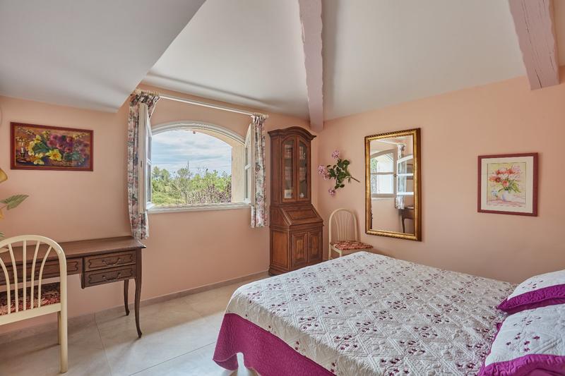 Maison - 240 m² - 9 pièces