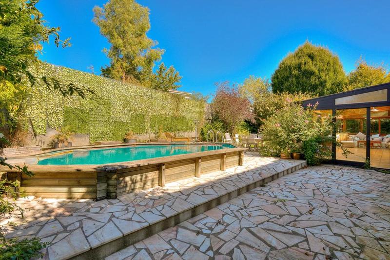 Maison - 210 m² - 8 pièces