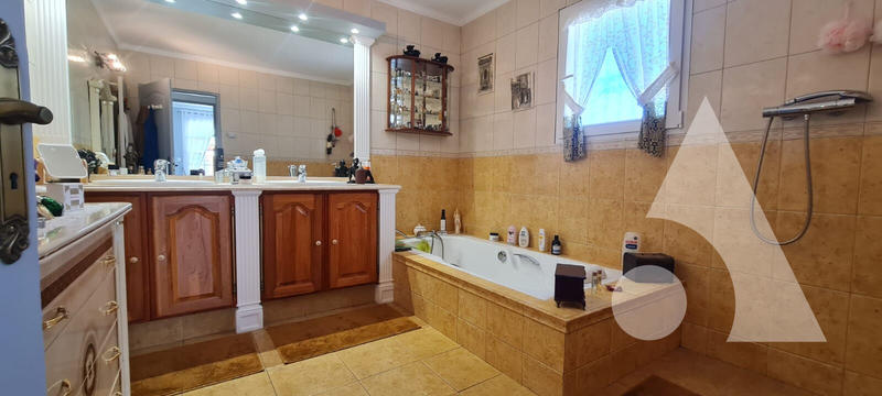 Maison - 140 m² - 5 pièces