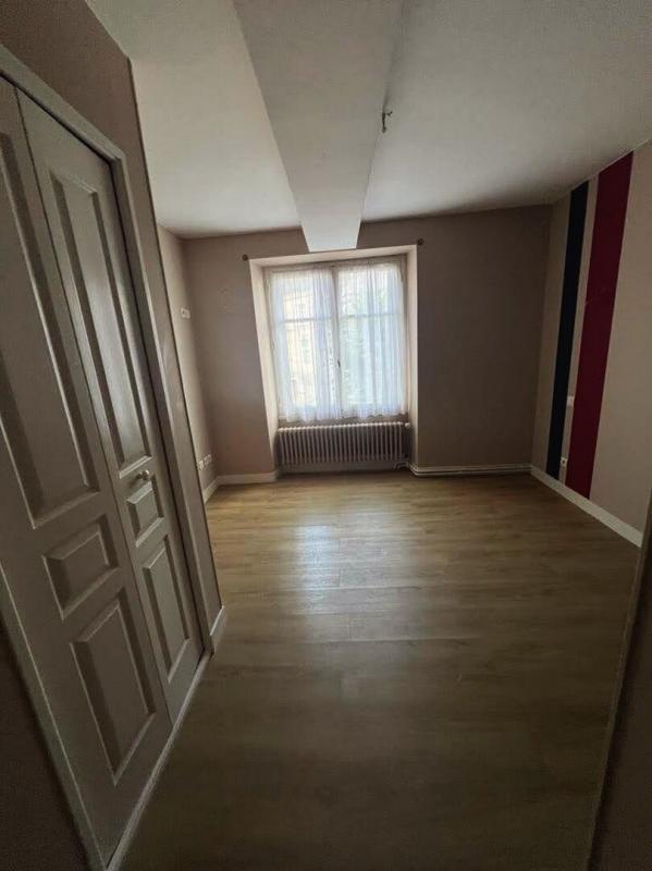 Maison - 377 m² - 12 pièces