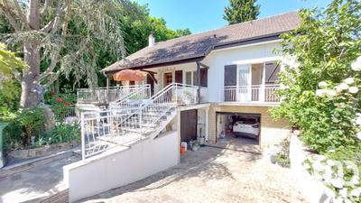 Maison - 215 m² - 8 pièces