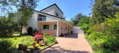 Maison - 240 m² - 8 pièces