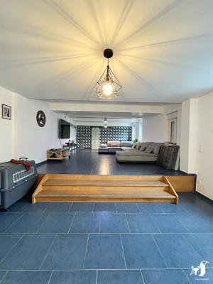 Maison - 300 m² - 6 pièces