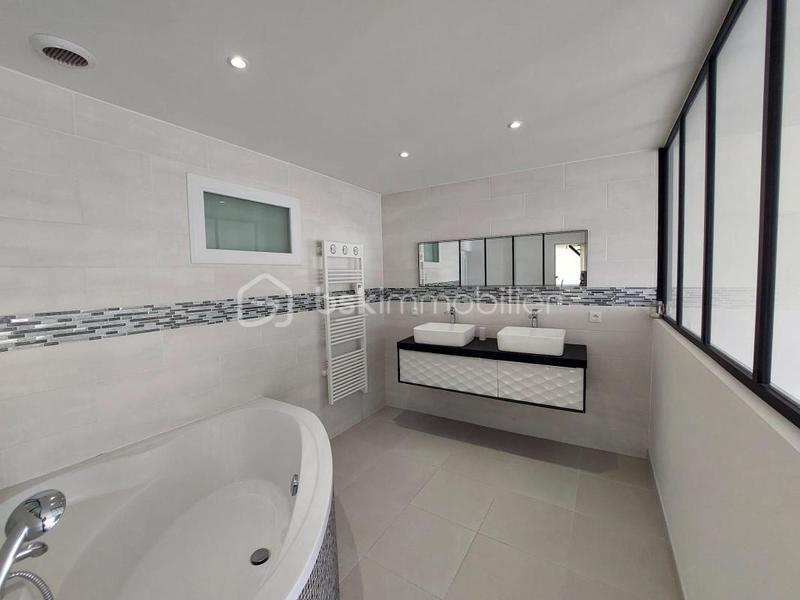 Maison traditionnelle - 140 m² - 6 pièces