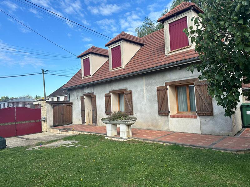 Maison - 93 m² - 5 pièces