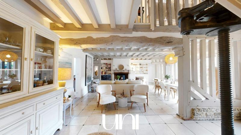 Maison - 230 m² - 9 pièces