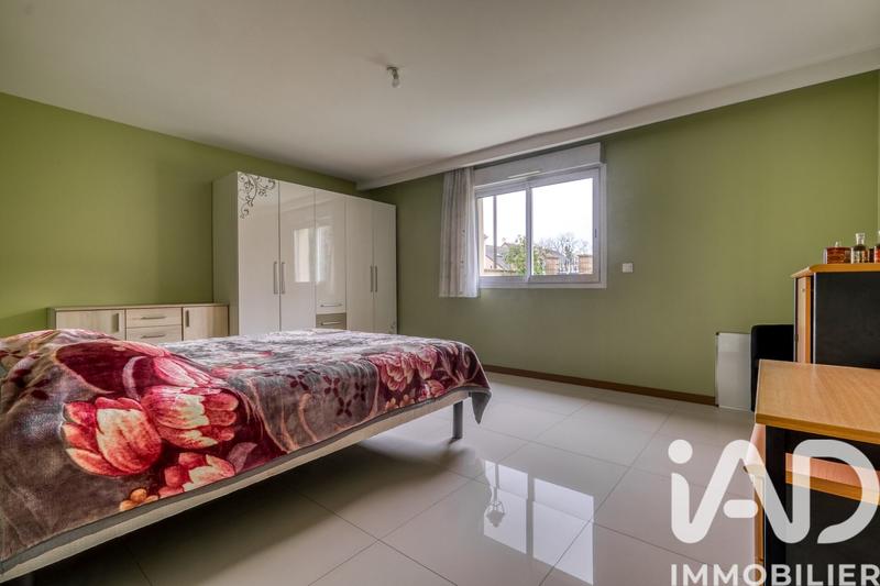 Maison - 220 m² - 6 pièces