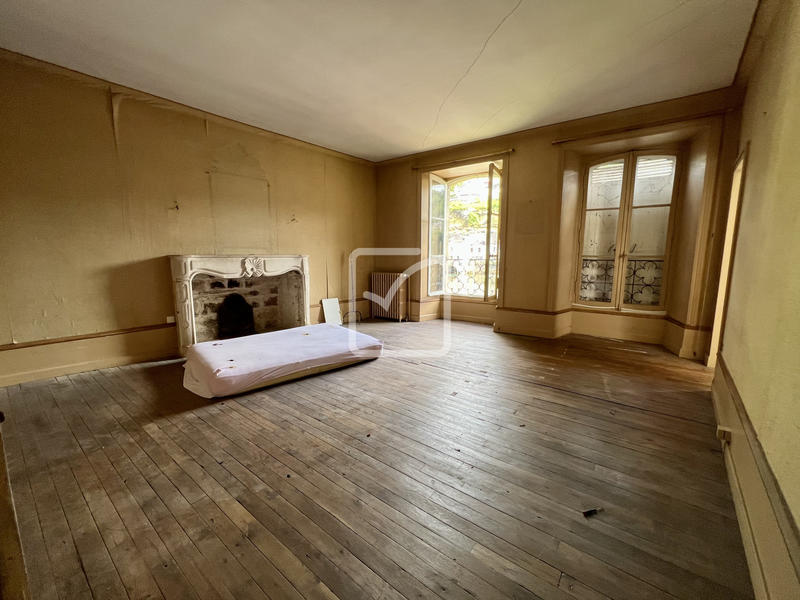 Maison - 322 m² - 12 pièces