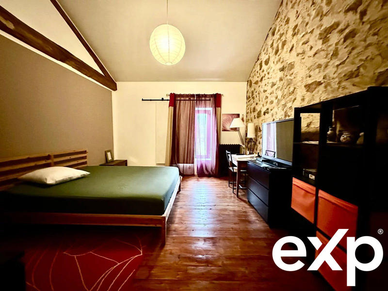 Maison traditionnelle - 219 m² - 9 pièces