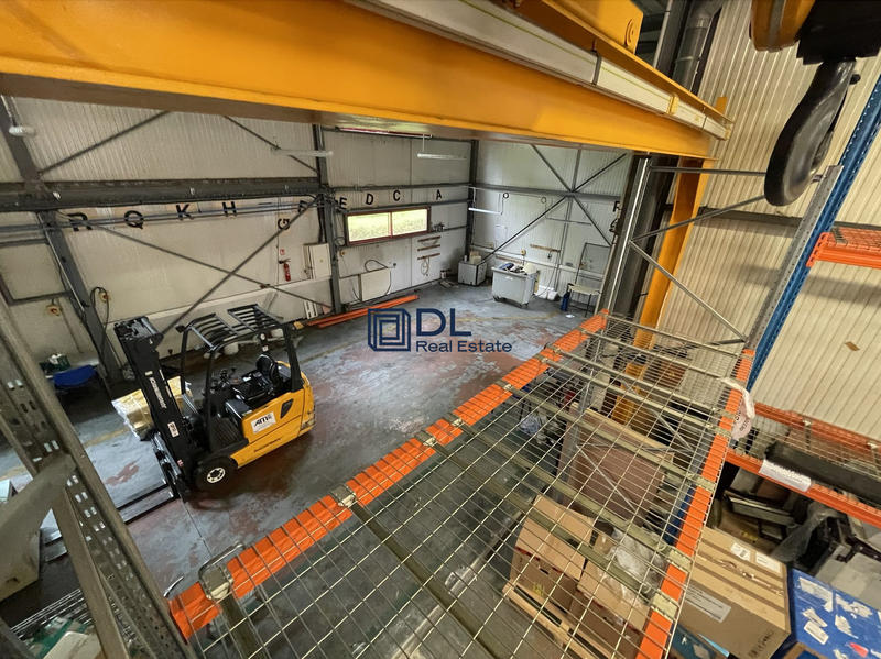 Entrepôt - 1 850 m²