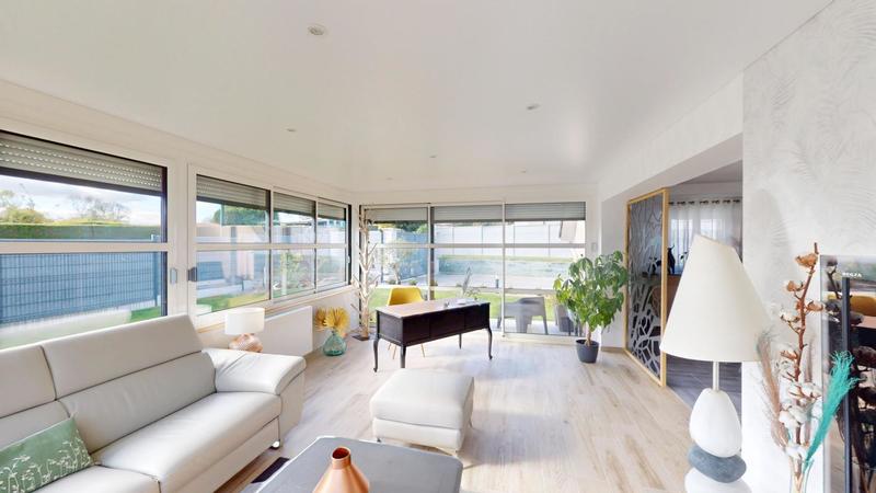 Pavillon - 180 m² - 8 pièces