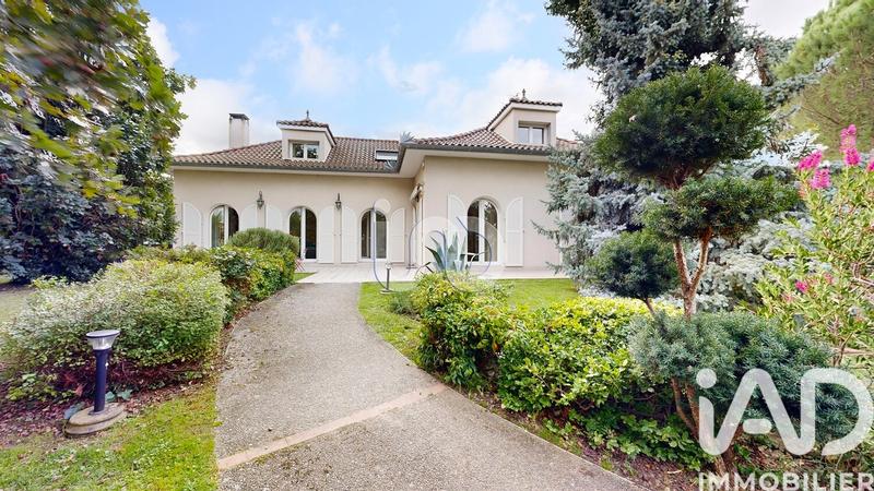 Maison - 280 m² - 8 pièces