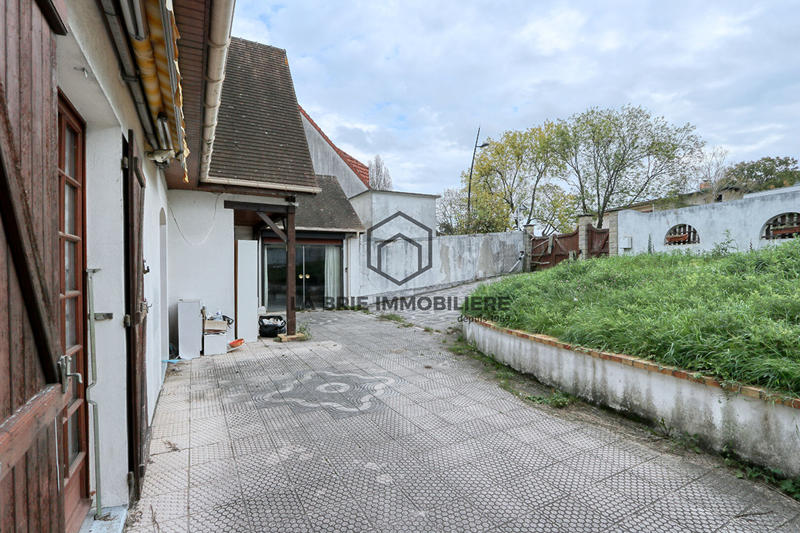 Maison - 179 m² - 6 pièces