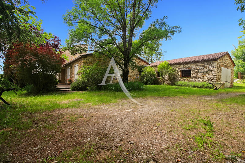 Maison - 197 m² - 9 pièces