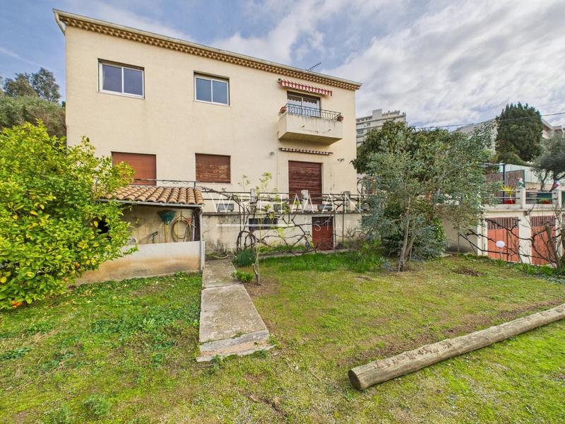 Appartement - 93 m² - 5 pièces