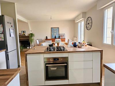 Maison - 202 m² - 9 pièces