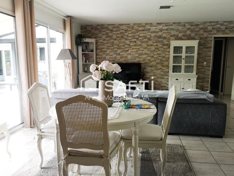 Maison - 224 m² - 7 pièces