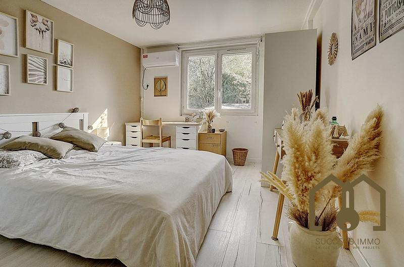 Maison traditionnelle - 200 m² - 8 pièces