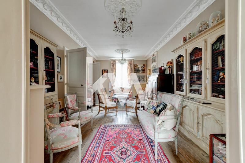 Maison - 290 m² - 11 pièces