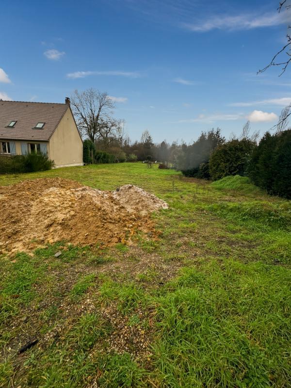Terrain constructible - 915 m²