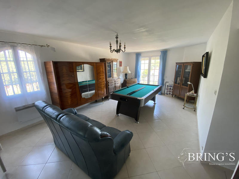 Villa - 181 m² - 9 pièces
