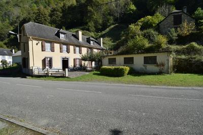 Maison - 220 m² - 10 pièces