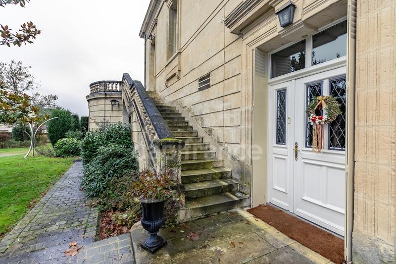 Propriété - 750 m² - 15 pièces