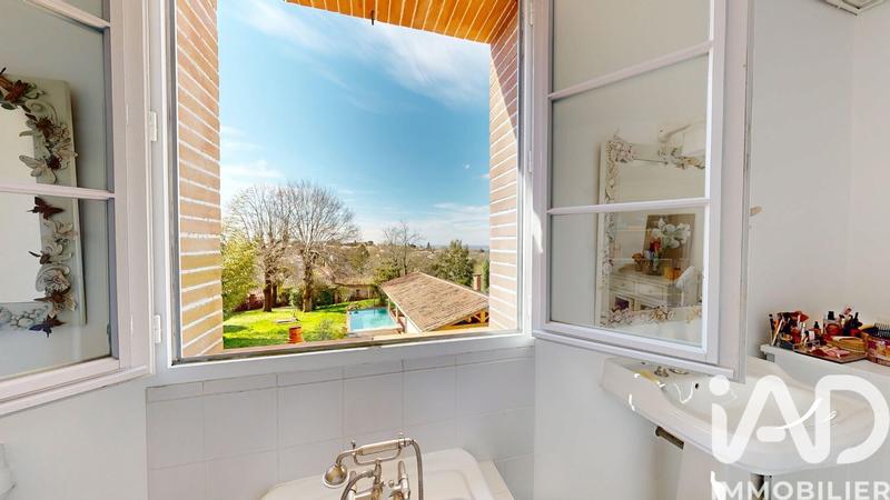 Maison - 300 m² - 13 pièces