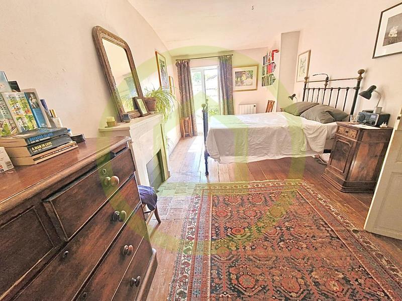 Maison - 281 m² - 11 pièces