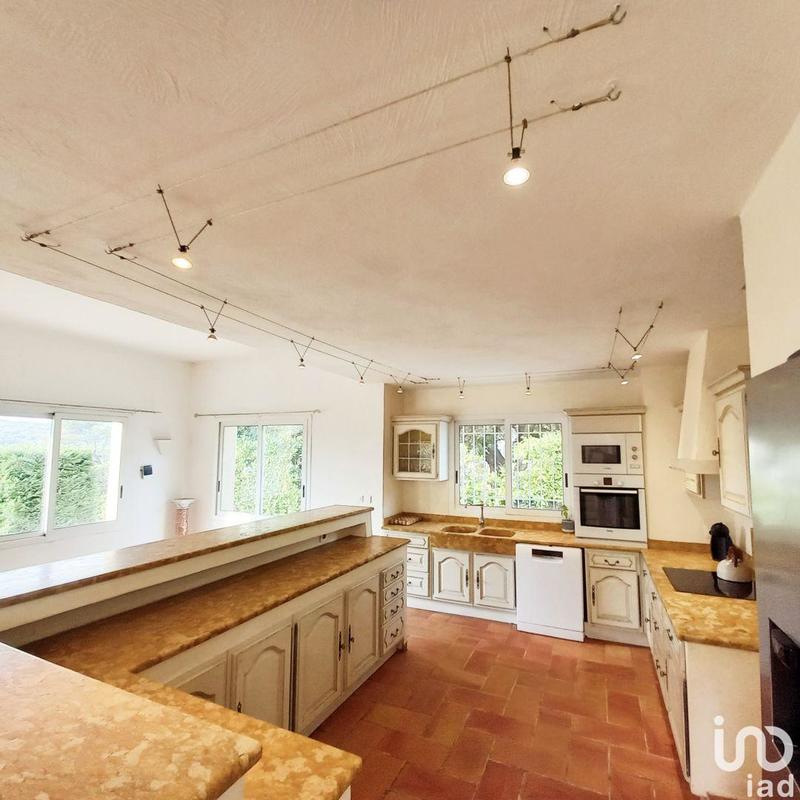 Maison - 215 m² - 5 pièces