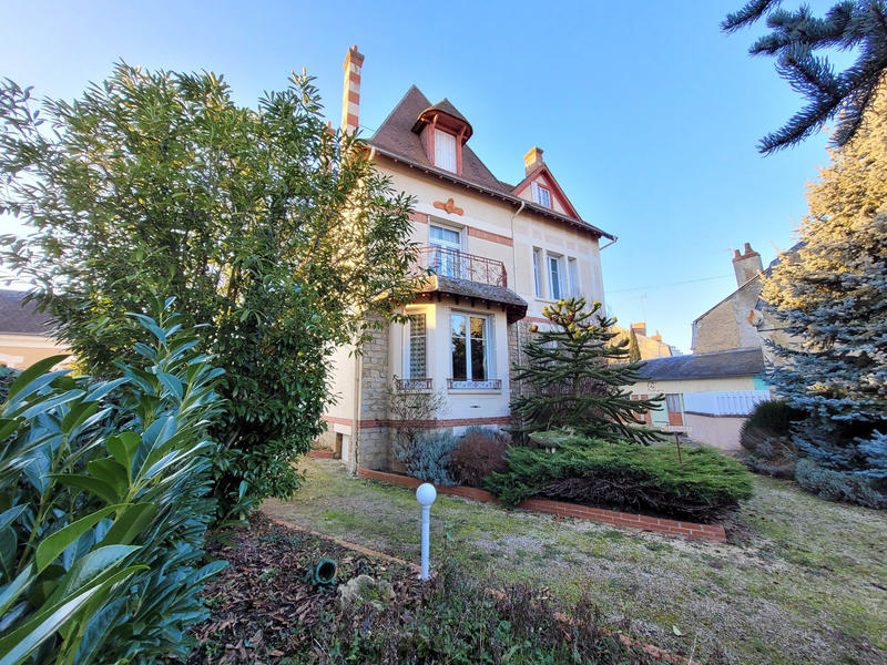 Maison de ville - 176 m² - 10 pièces