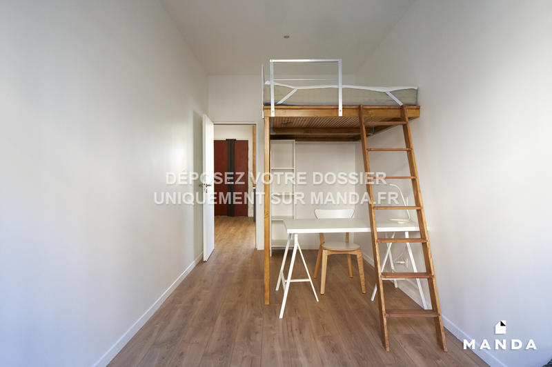 Chambre - 10 m² - 6 pièces