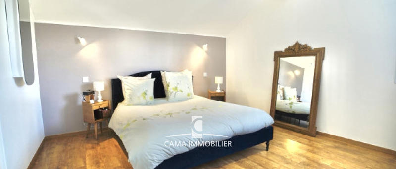 Maison - 270 m² - 8 pièces