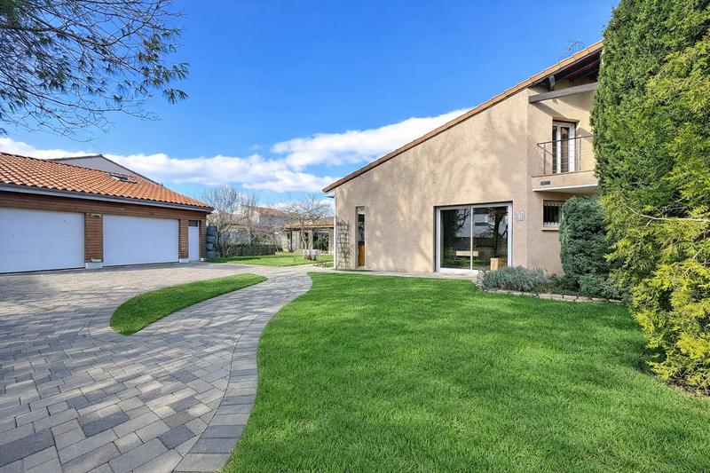 Maison - 263 m² - 11 pièces