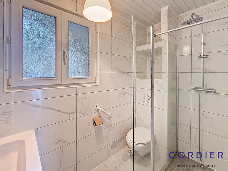 Maison - 290 m² - 10 pièces